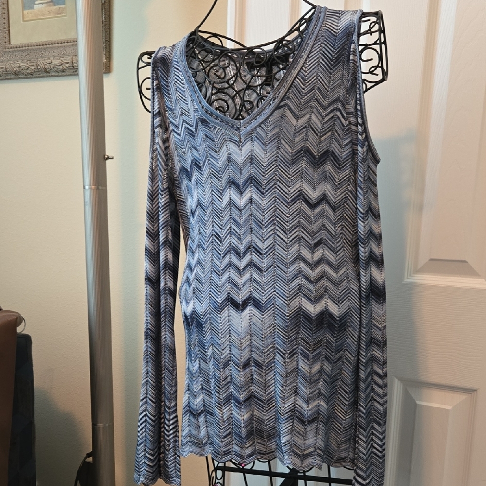 NWT. WHBM SZ SM Chevron Patterned Blue and White Women's Tunic Top
